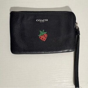 Elegant Black Zippered Wallet